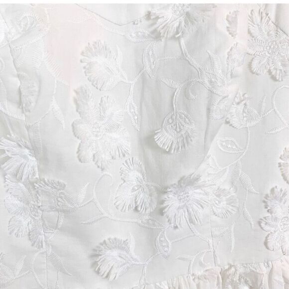 New Gal Meets Glam Anthropologie Floral Tie Shoulder Dress Size 0 White Romantic - Picture 13 of 13